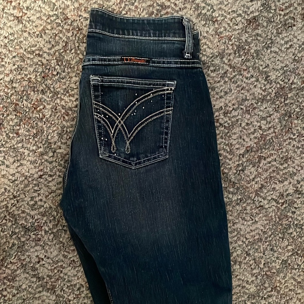 Dark wash Wrangler Q-Baby’s size 3/4 inseam 32”